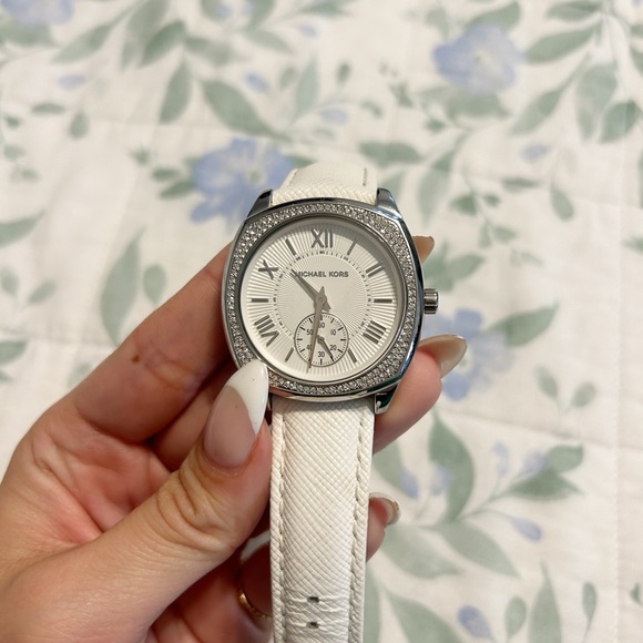 Michael Kors White Women's Watch - Picture 2 of 4